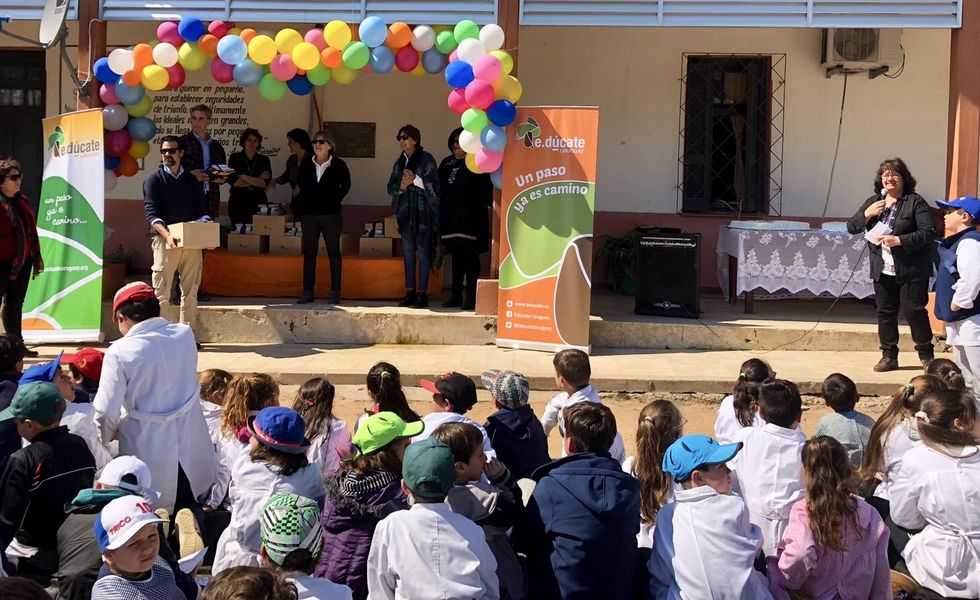 Presentación del proyecto "Leer es un viaje" en el Departamento de Flores
