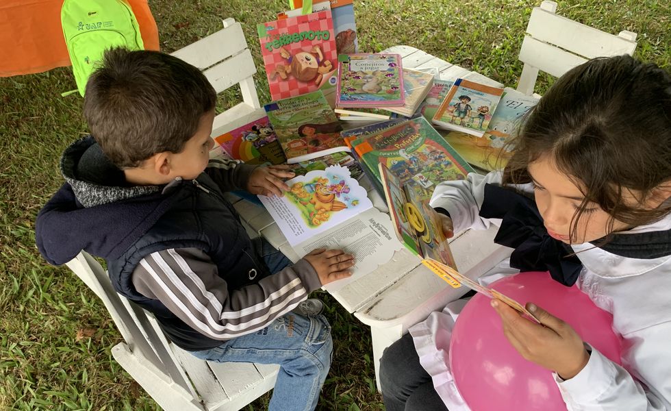 During the month of July the establishment of the Bookpack Library in the Department of Flores was carried out